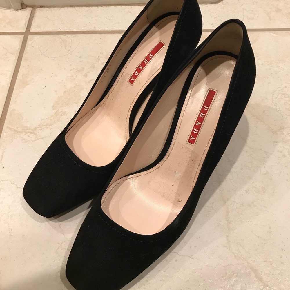 Gorgeous suede/leather block toe Prada pumps